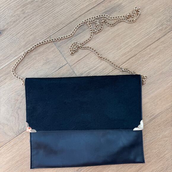 La Diva Black Leather Cow Hide Envelope Clutch with Gold Chain Strap - Picture 1 of 11